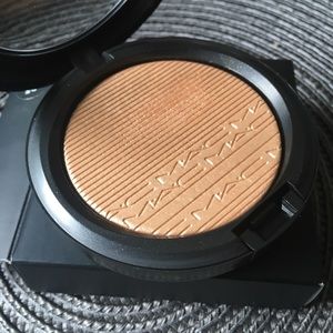 MAC Whisper of Guilt Extra Dimension Skinfinish